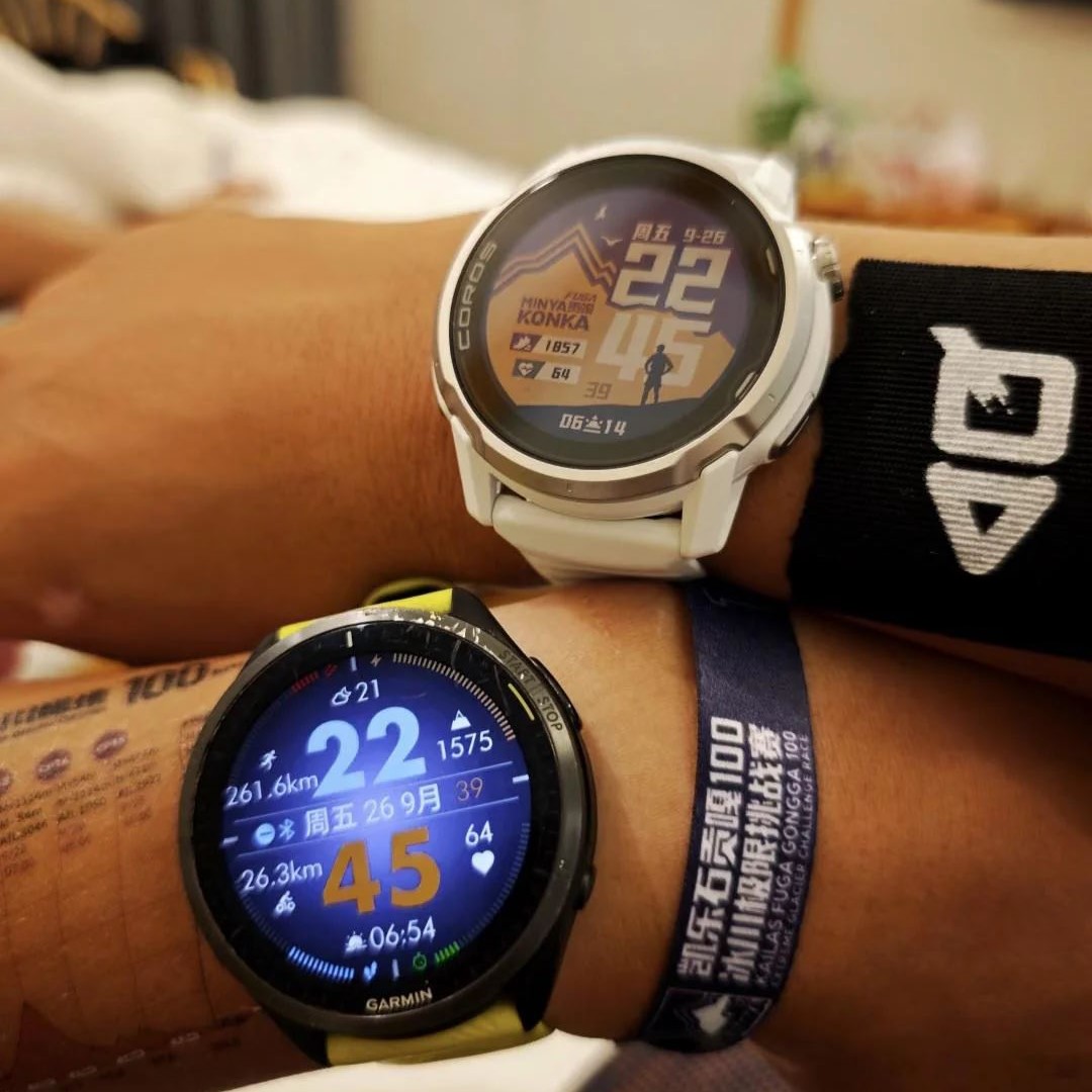 ساعة Coros Apex 4